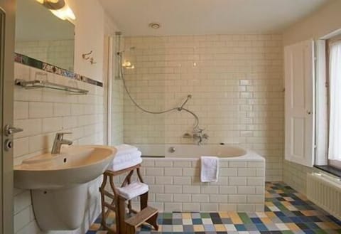 Designer toiletries, towels