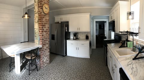 Completely remodeled kitchen with brand new appliances 