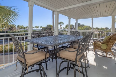 A large table seats 6. The perfect place for al fresco dining.