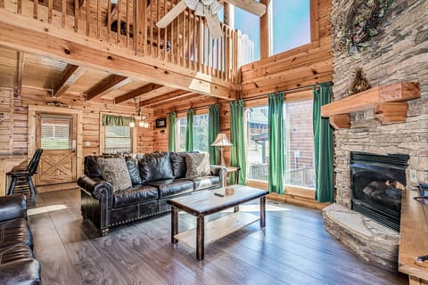 Bright and airy open concept floor plan! Close the drapes for privacy.