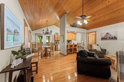 Welcome to Cozy Stonebridge, a great place to relax after a day of adventure in Branson.