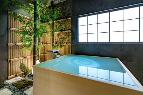 Private Vacation Home | Private spa tub