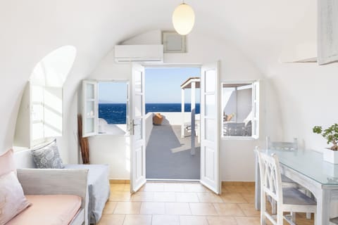 Apartment, Sea View | Free WiFi, bed sheets
