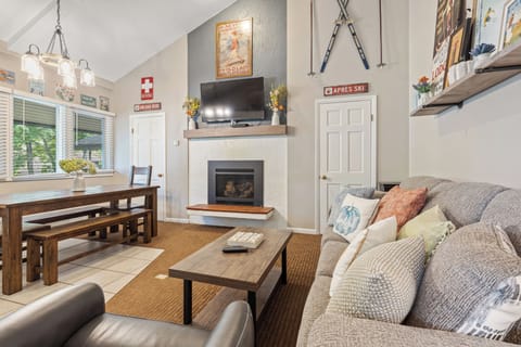 Beautiful and comfortable up north lodge!