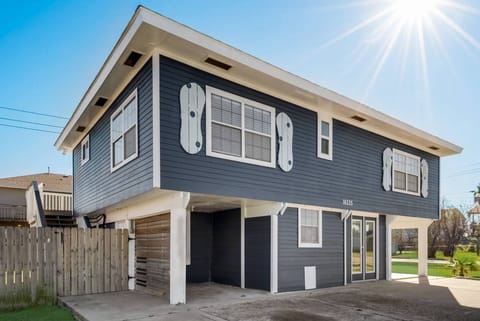 Amazing corner lot beach home! Even has flip flops on the front!