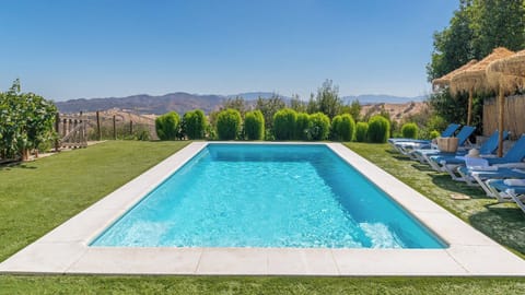 La Sombra de la Parra Antequera - La Higuera by Ruralidays