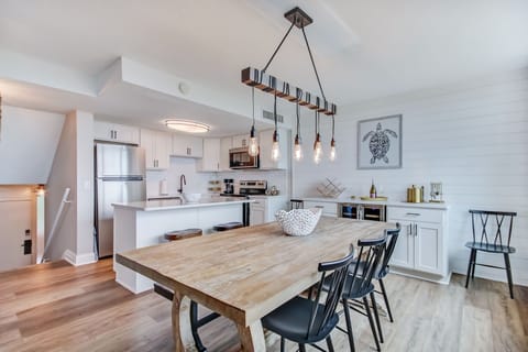 Dining / Kitchen island bar seating