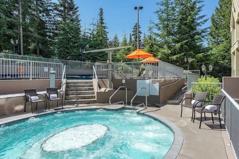 - Relaxing outdoor hot tub surrounded by forest and fresh mountain air  
- Ideal après-ski soak or summer unwind in a peaceful alpine setting  
- Heated whirlpool area with loungers for ultimate Whistler relaxation 