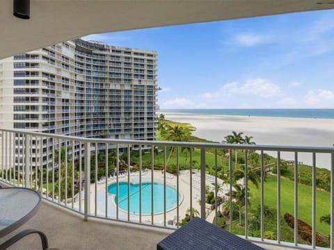 balcony pool & beach view