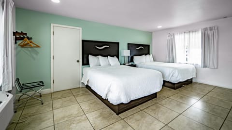 Everglades City Motel - Queen Room, 2 Beds, Kitchenette and Back Door image 1