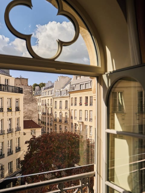 Chambre Supérieure French Window | Egyptian cotton sheets, premium bedding, pillowtop beds, in-room safe