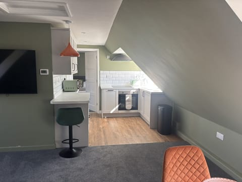 Luxury Apartment, Ensuite, Garden View (First Floor Apartment) | Private kitchen | Highchair