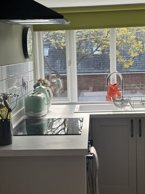 Luxury Apartment, Ensuite, Garden View (First Floor Apartment) | Private kitchen | Highchair