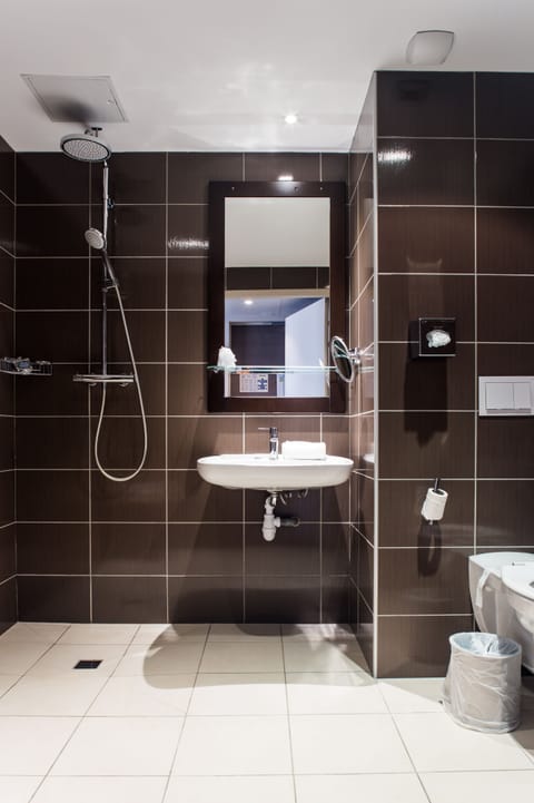 Eco-friendly toiletries, hair dryer, towels