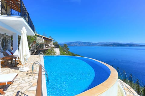 Hemispheric pool