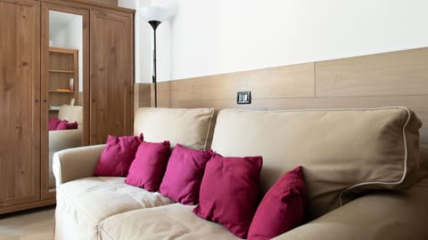 Studio | Living area | 32-inch TV with digital channels