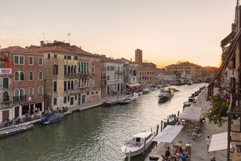 Deluxe Apartment, 1 Bedroom, Canal View | City view