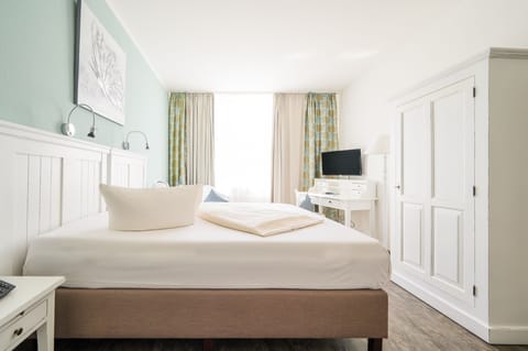 Double Room | Individually decorated, desk, laptop workspace, blackout drapes