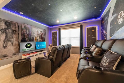 [amenities:loft-theater:2] Loft Theater