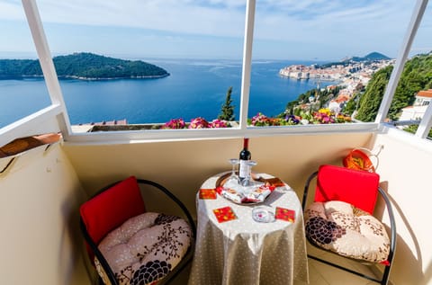Apartment (One-Bedroom Apartment) | Balcony