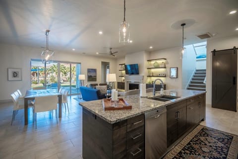 Villa 4 - Kitchen, living, and dining room