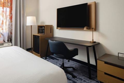 Desk, blackout drapes, iron/ironing board, free WiFi