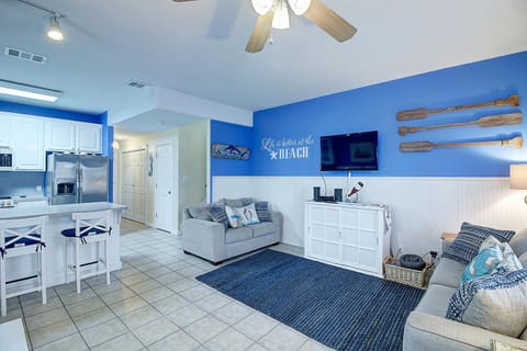 Living Area - Family room that is open to the kitchen and living area