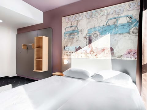 Desk, WiFi (free), bed sheets