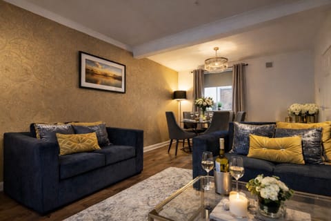 Superior Apartment, Private Bathroom (Taylor Avenue) | Lounge