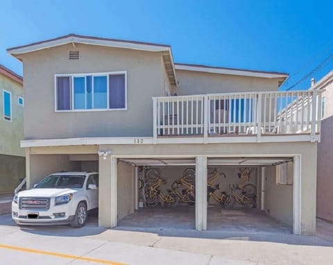 Parking for 2 cars, one in garage and one in carport. Small SUVs will fit.  Also see back balcony off of the fourth bedroom!