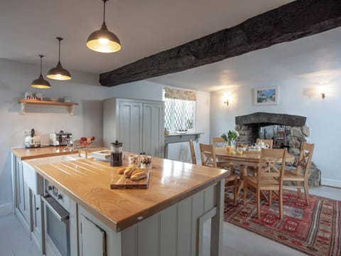 Kitchen | Thatched Cottage, Kingsteignton, near Newton Abbot