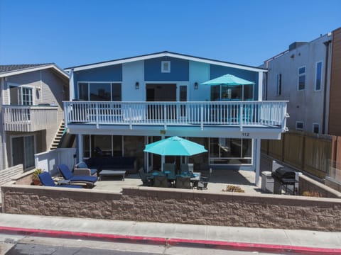 Surf View 14 Entire Property – Beautifully remodeled beach house just 2 houses from the sand, featuring both Upper and Lower units, two outdoor living areas, BBQ, and parking for up to 4 vehicles.