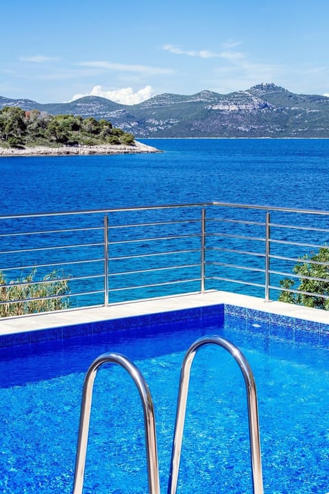 Seasonal outdoor pool, sun loungers