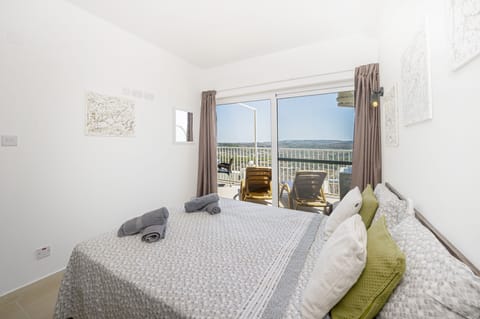 Superior Apartment | 2 bedrooms, desk, laptop workspace, blackout drapes
