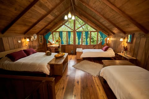 Superior Single Room | Premium bedding, in-room safe, laptop workspace, WiFi (free)