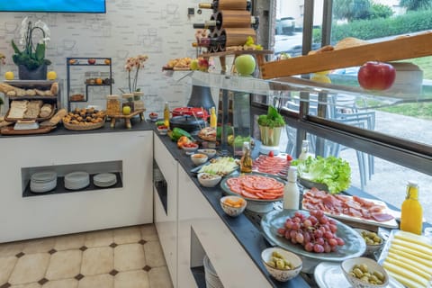 Daily continental breakfast for a fee