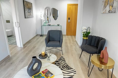 1 King Bed, Suite | Minibar, in-room safe, desk, free WiFi