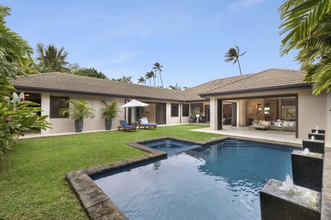 POOL, SPA AND GARDEN - The pool may be heated to your liking with owner-provided iPad Aqua-Link.