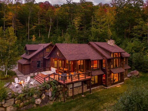 Maine Stay- Contemporary Mountain Home, Spectaular Outdoor Space! (726)