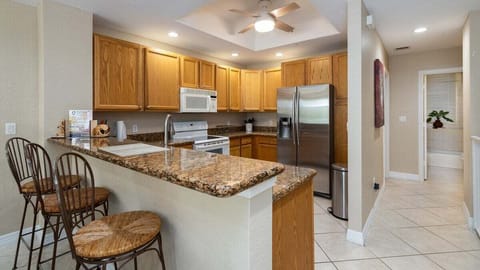 Breakfast Bar & Kitchen - 2nd Floor