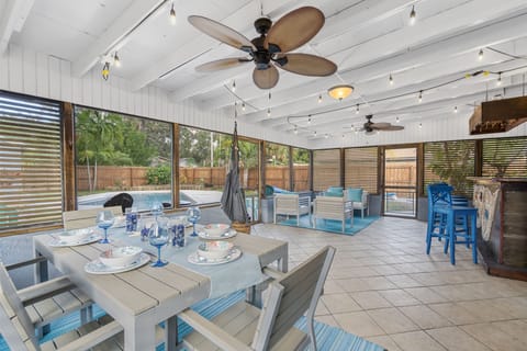 Screened in lanai/porch with dining area
