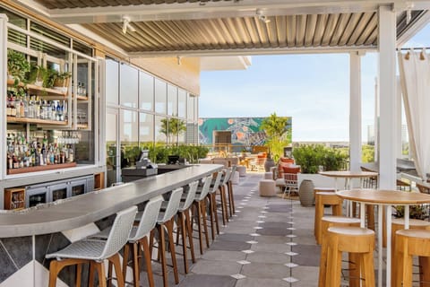 2 bars/lounges, poolside bar