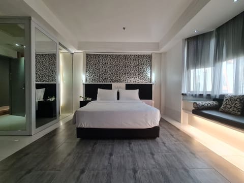 Deluxe Star Double | Desk, blackout drapes, free WiFi, bed sheets