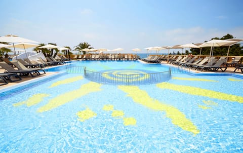 Outdoor pool, pool umbrellas, sun loungers