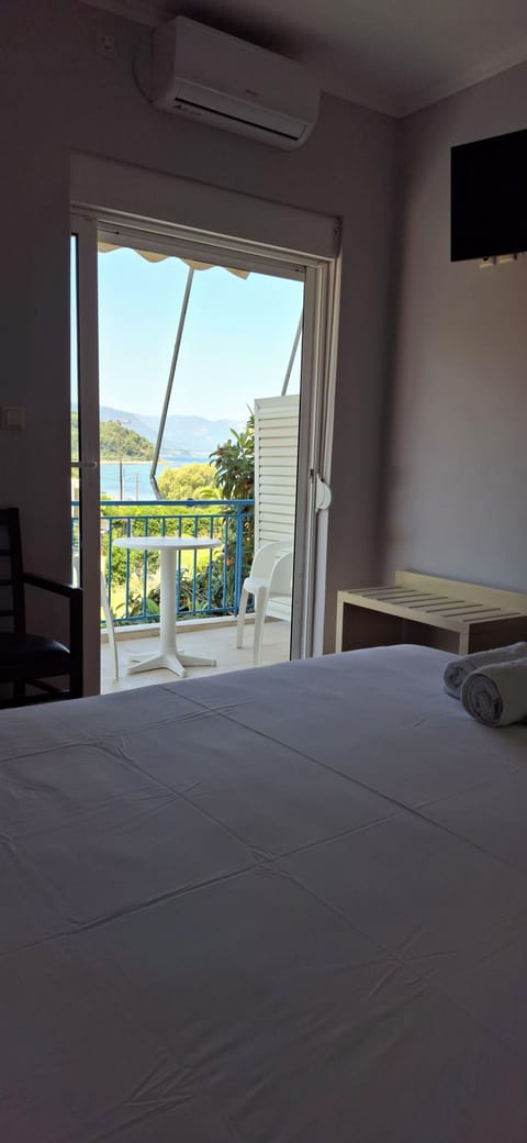 Standard Double Room | Minibar, in-room safe, desk, soundproofing