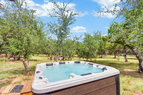 Hot tub under the stars!