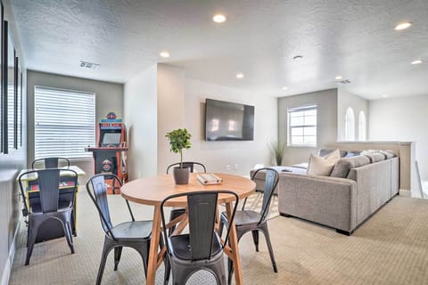 Washington Vacation Rental | Internal Stairs | 5BR | 4BA | 2,708 Sq Ft