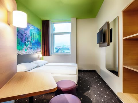 Double Room | Desk, soundproofing, WiFi (free), bed sheets