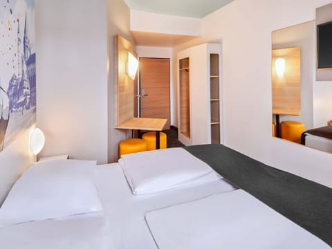 Double Room | Desk, soundproofing, WiFi (free), bed sheets