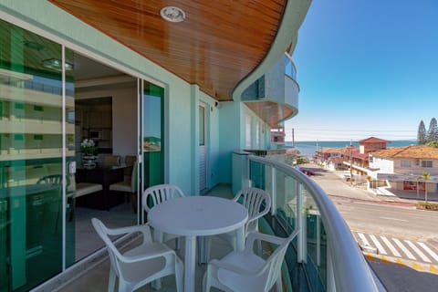 Apartment | Outdoor dining